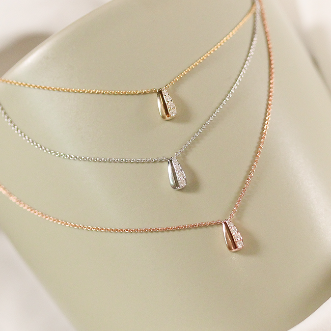 Pouch diamond necklace